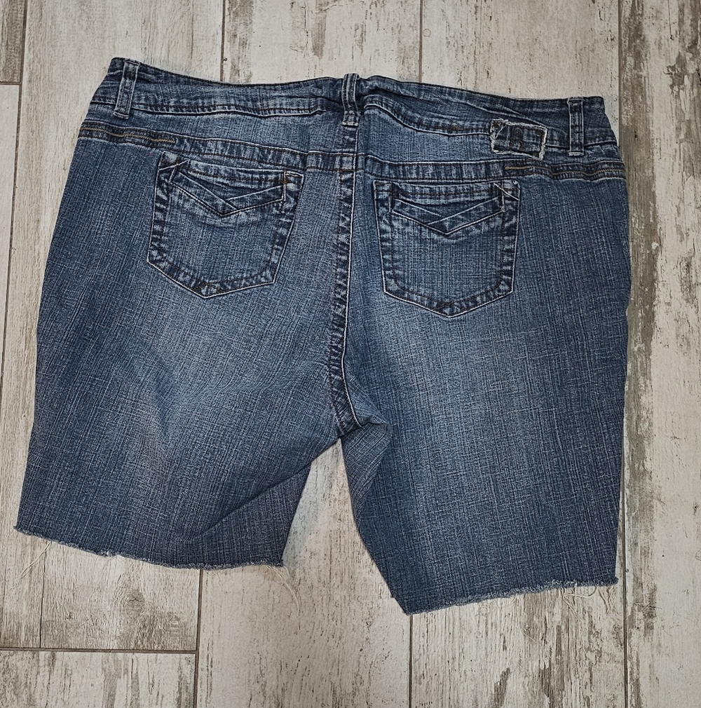 Hydraulic Women's Dark Blue Jean Bermuda Shorts 22 - Picture 2 of 3